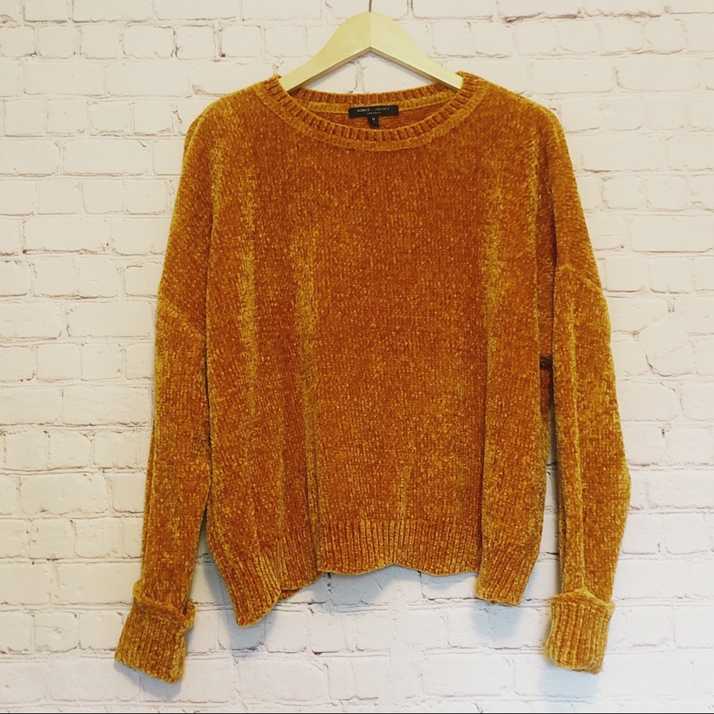 Romeo + Juliet velour scalloped sweater